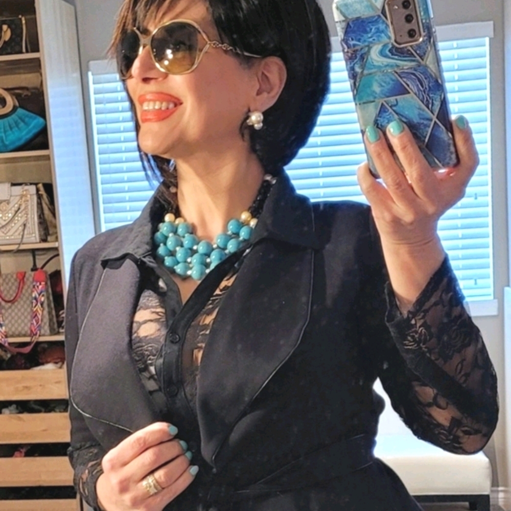 Sexy lil BCBG peplum style black blazer - Picture 6 of 16